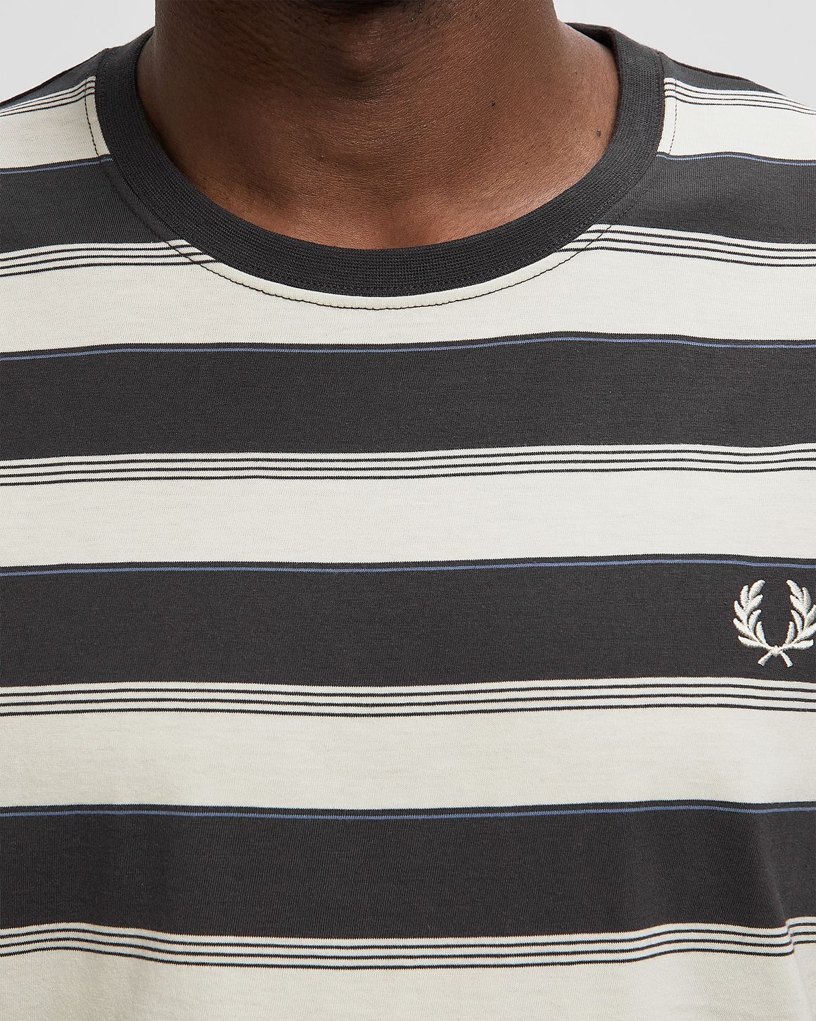 Fred Perry FINE STRIPE T-SHIRT – Ansicht 3
