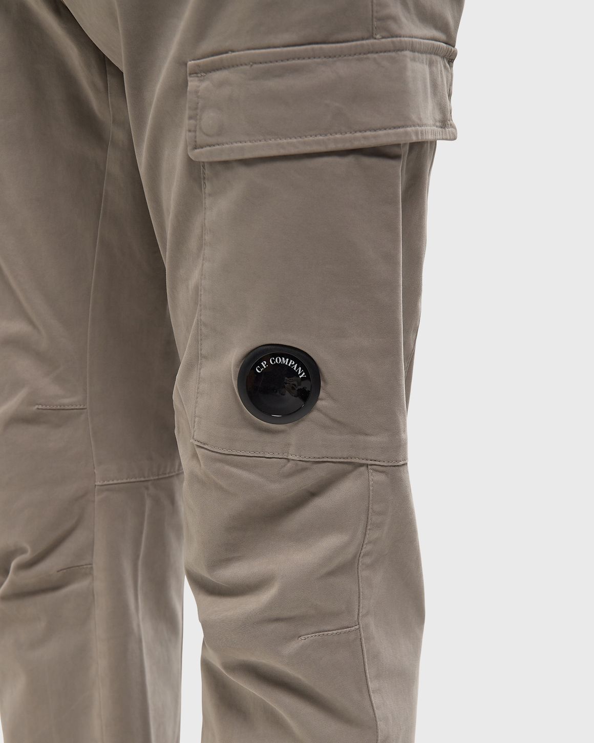 C.P. Company STRETCH SATEEN ERGONOMIC LENS CARGO PANTS – Ansicht 4