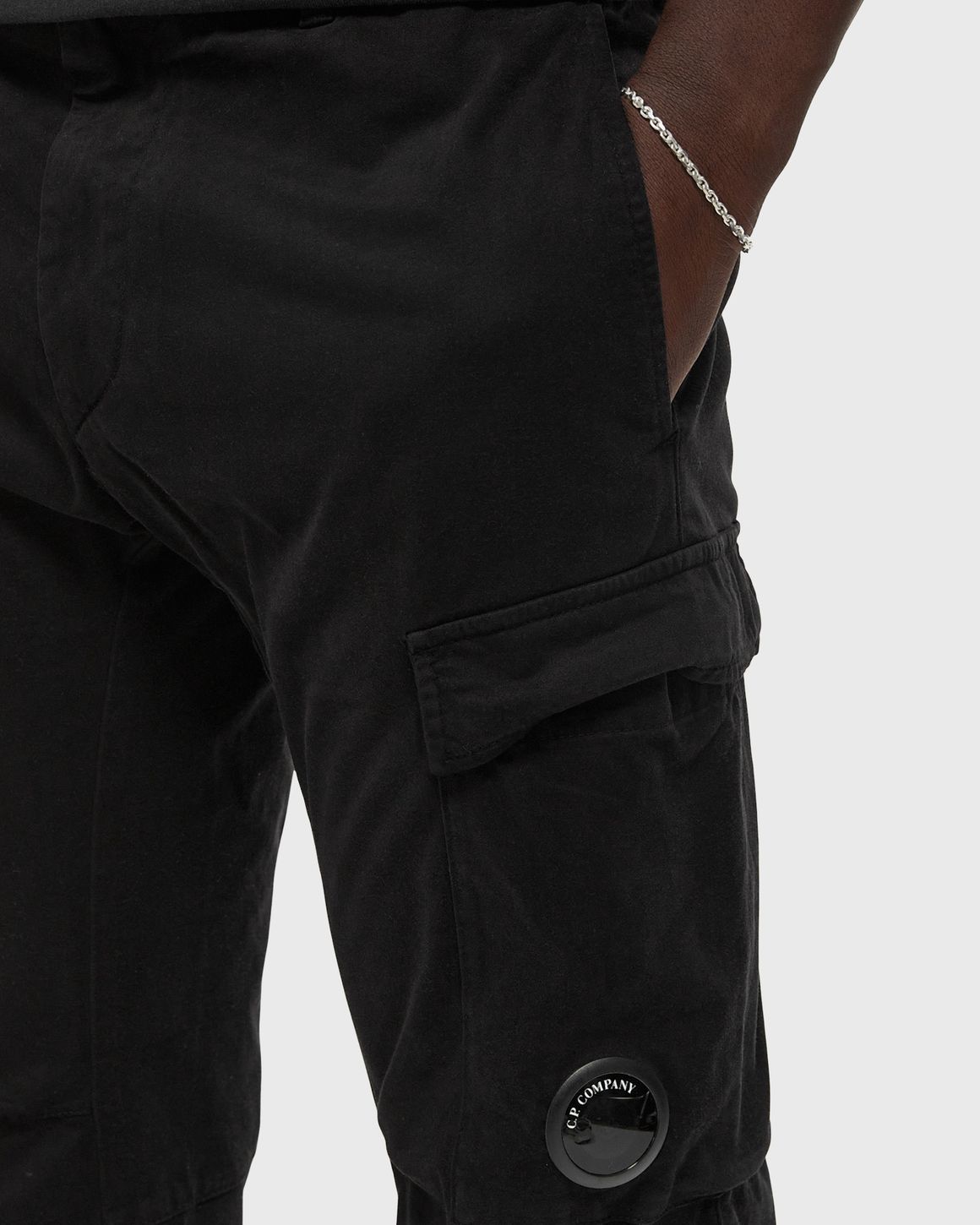 C.P. Company STRETCH SATEEN ERGONOMIC LENS CARGO PANTS – Ansicht 4