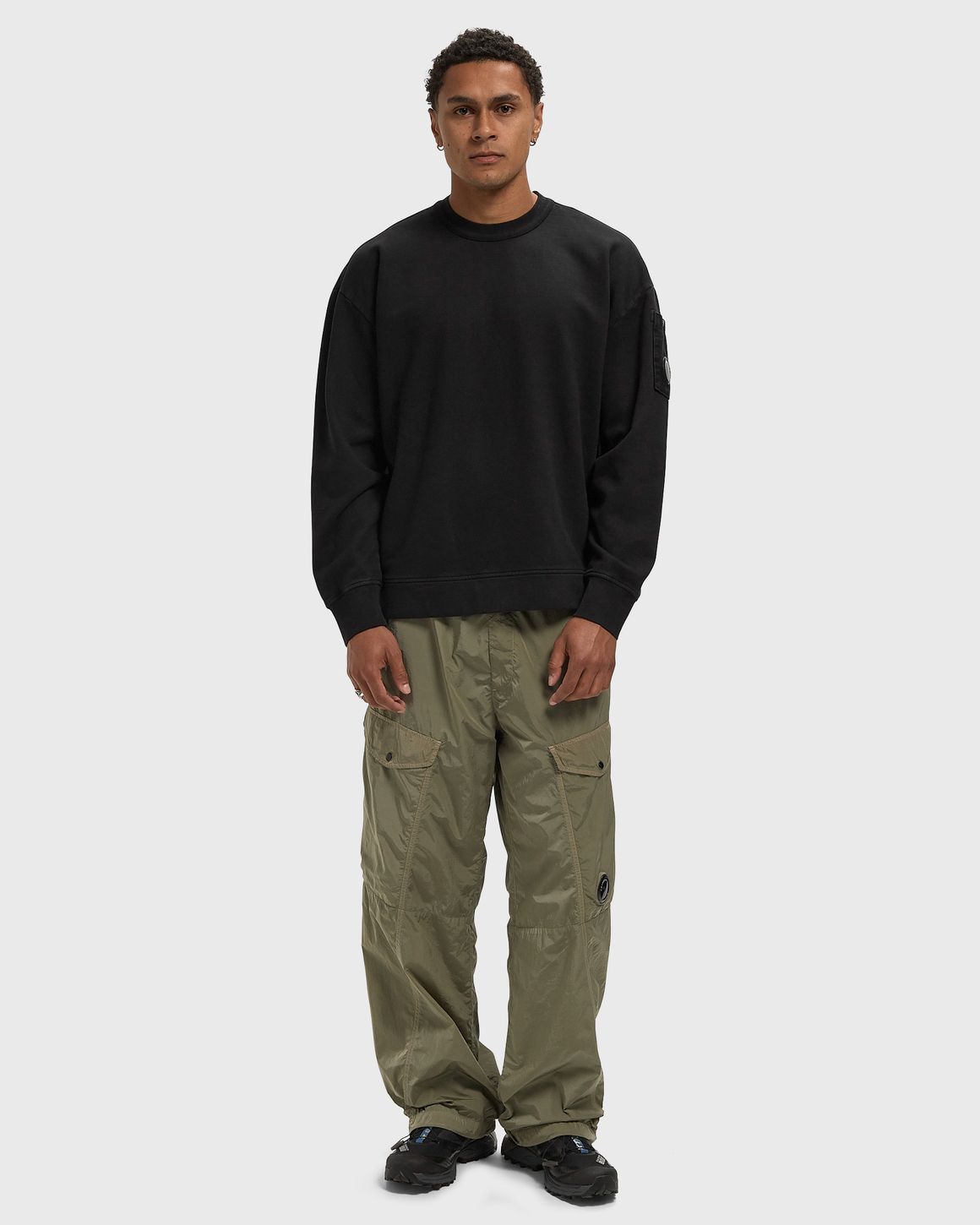C.P. Company BRUSHED AND EMERIZED DIAGONAL FLEECE MIXED BOXY HALF ZIP LENS SWEATSHIRT – Ansicht 2