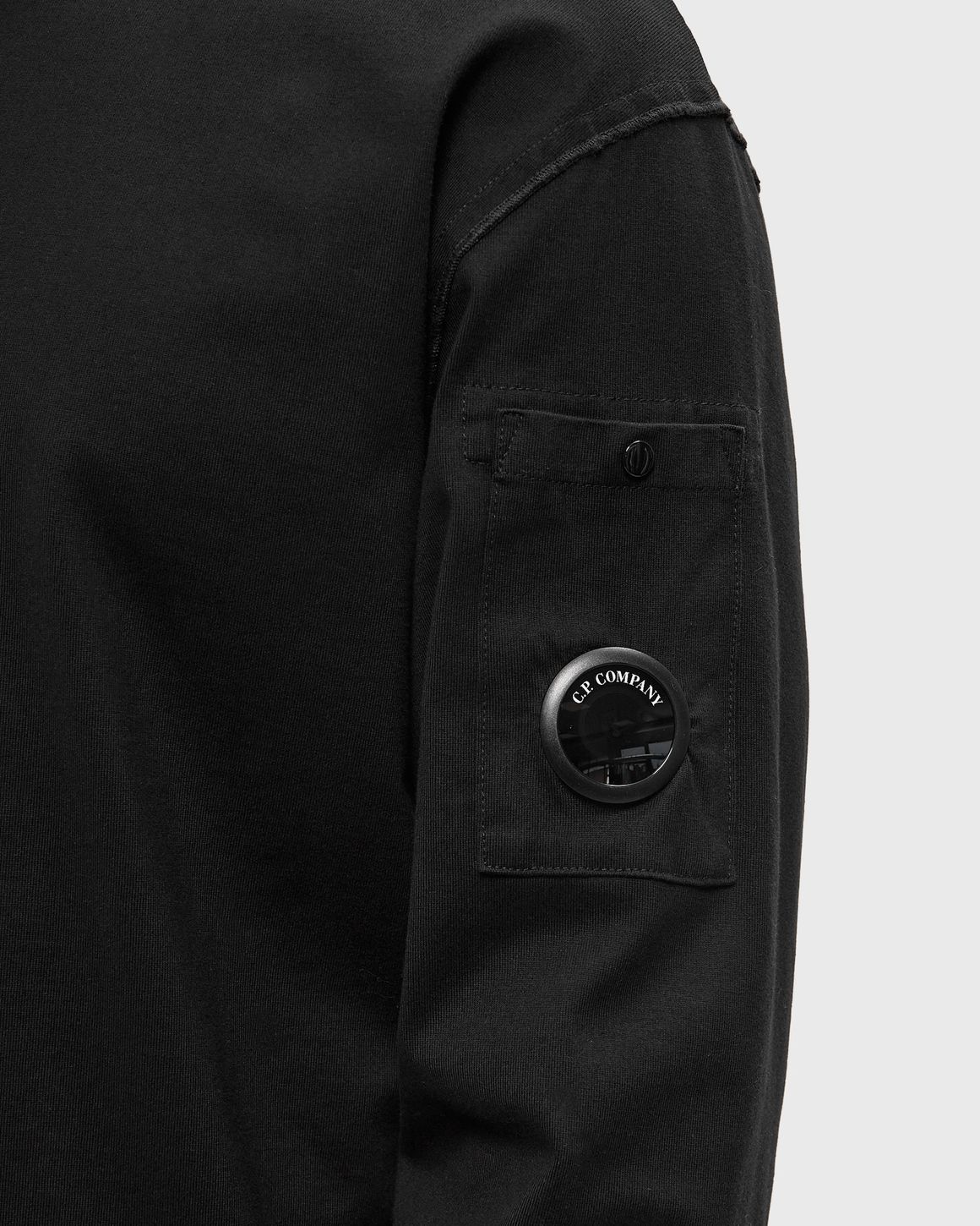 C.P. Company 30/2 MERCERIZED JERSEY TWISTED LONG SLEEVE LENS TEE – Ansicht 3