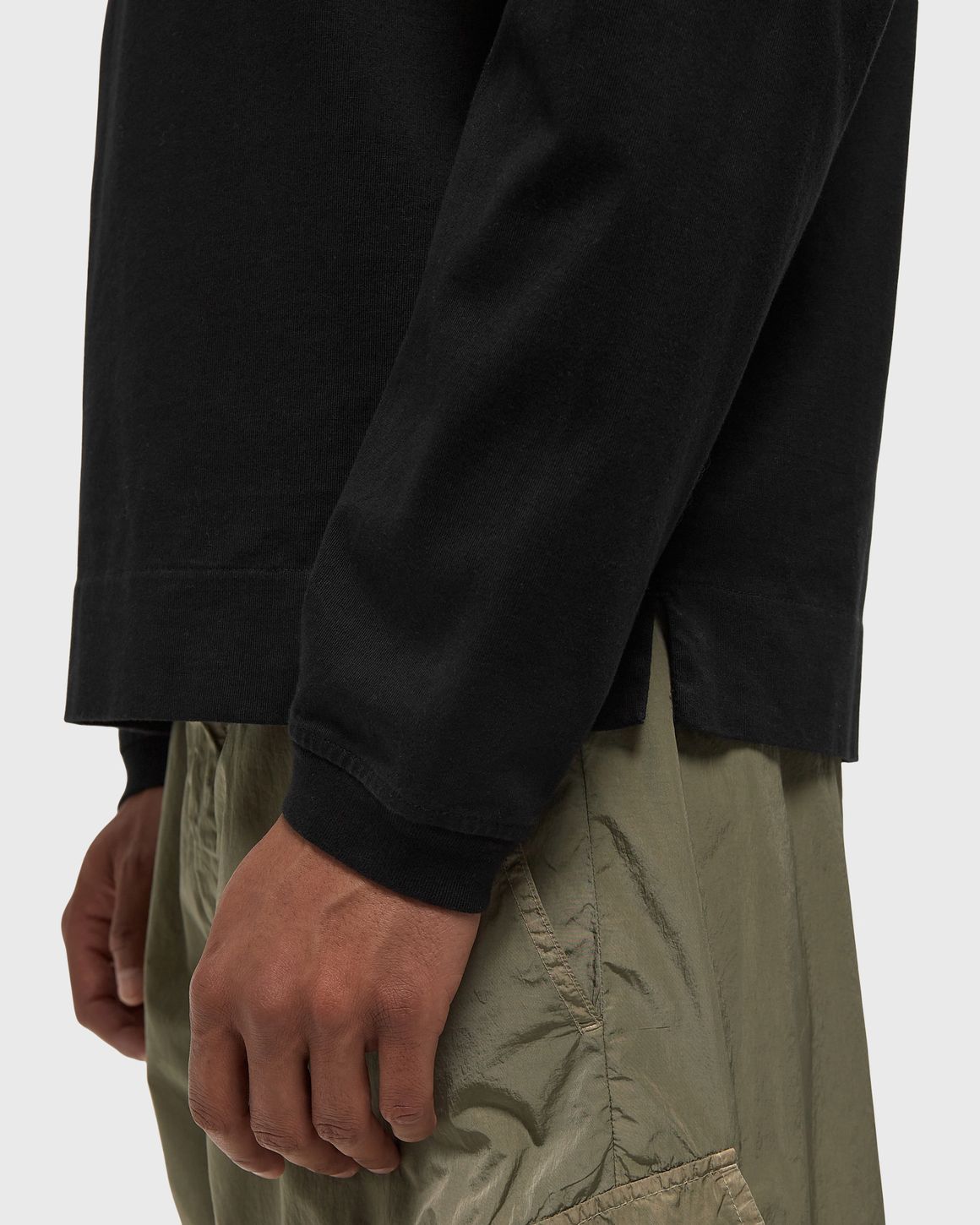 C.P. Company 30/2 MERCERIZED JERSEY TWISTED LONG SLEEVE LENS TEE – Ansicht 4