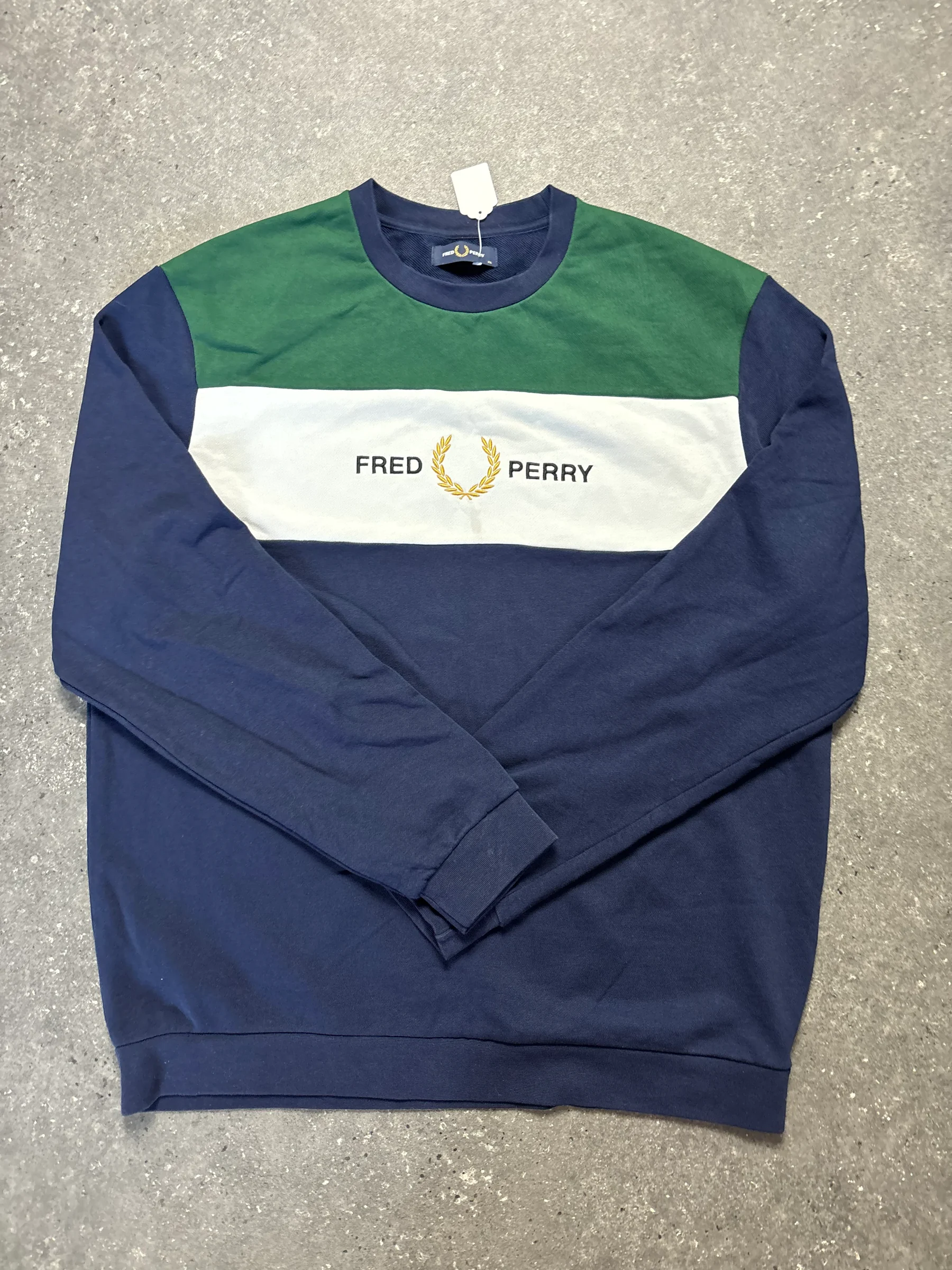 Fred Perry Sweater (XL)